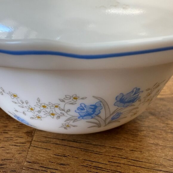 Arcopal France Romantique Scalloped White Glass Bowls With Blue Floral Design - Picture 6 of 10